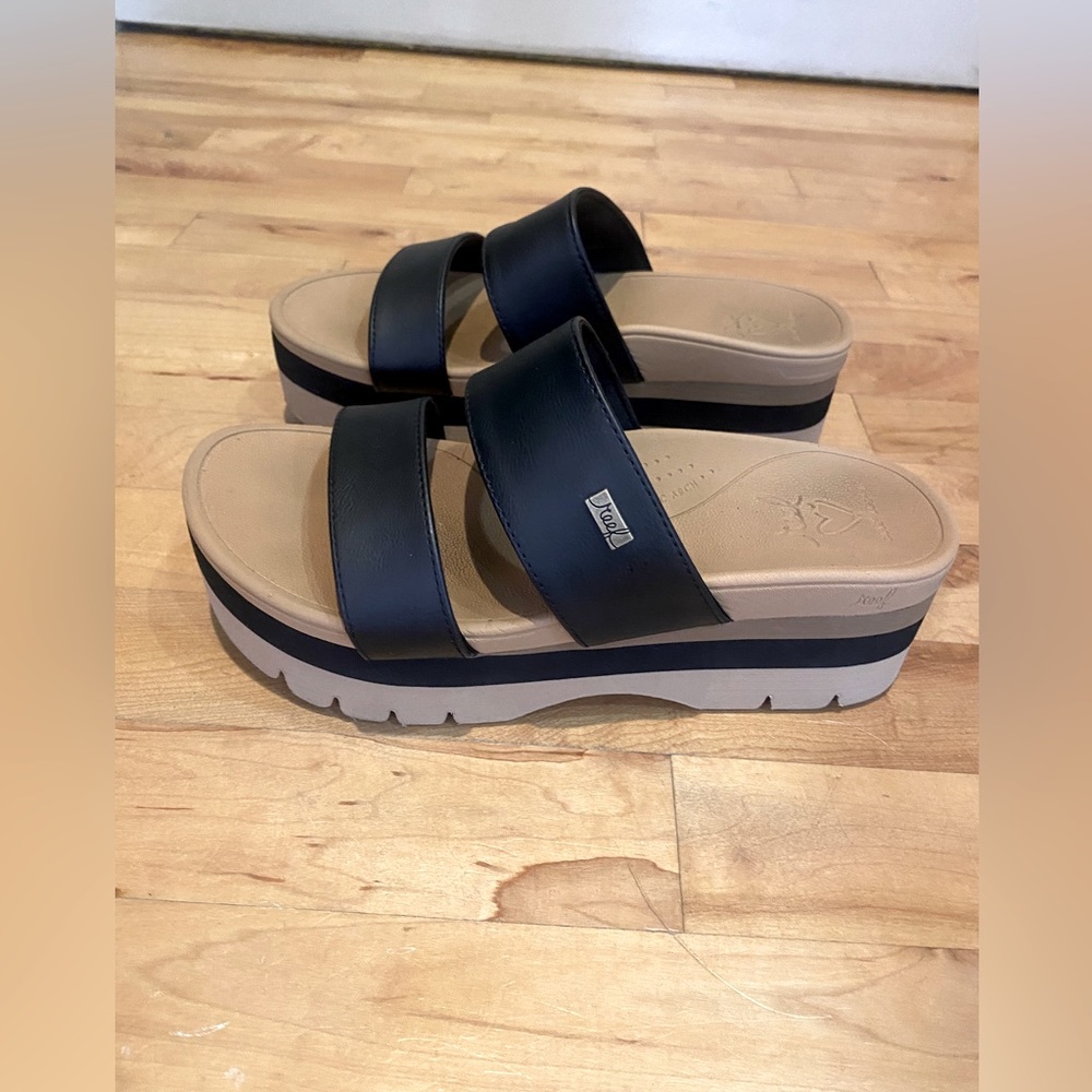 Reef Banded Horizon Cushion Platform Sandal, Women’s Size 7, tan/black.